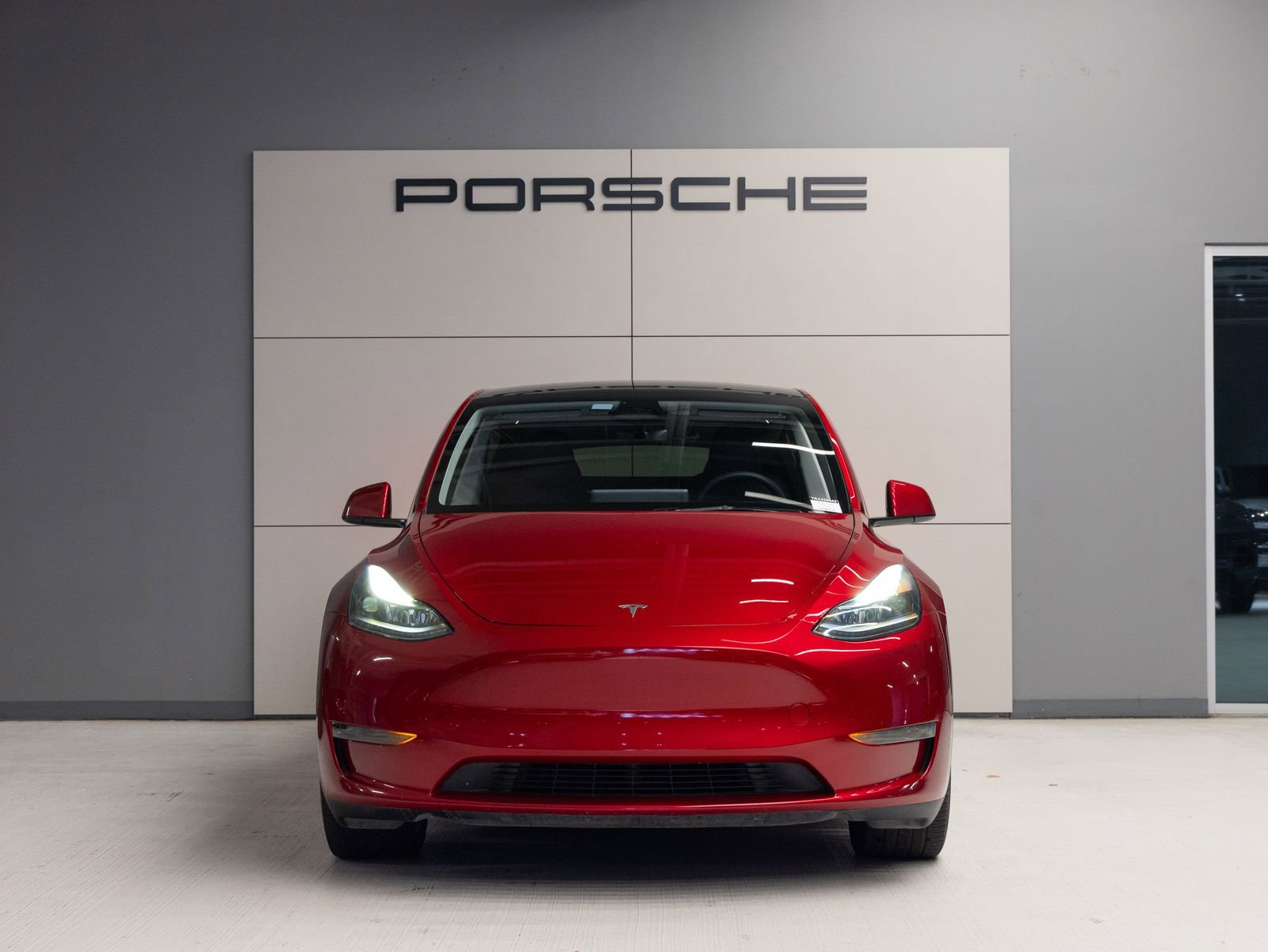 Used 2024 Tesla Model Y 2WD image 10