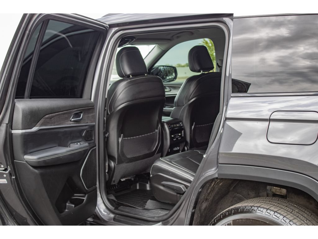 Used 2022 Jeep Grand Cherokee L Limited w/ Trailer Tow Group (B) AWD/4WD image 14