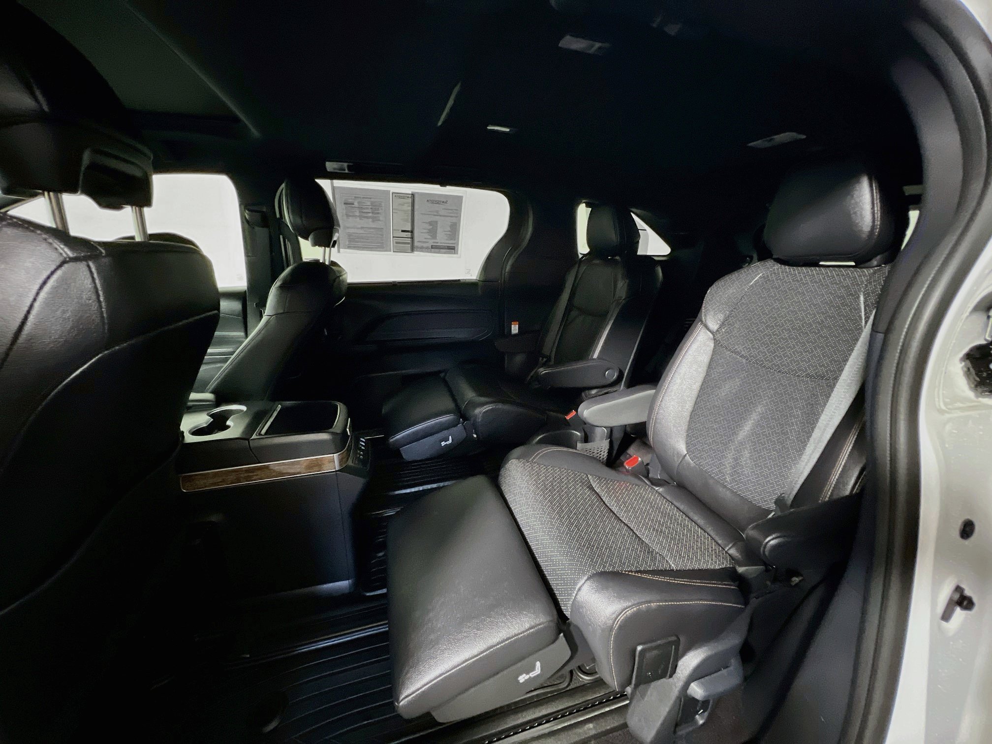 Used 2025 Toyota Sienna Platinum FWD image 28