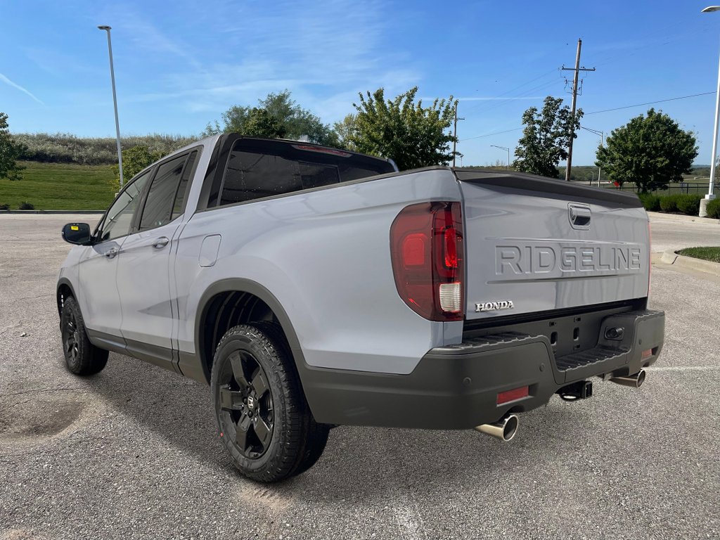 New 2026 Honda Ridgeline Black Edition image 3