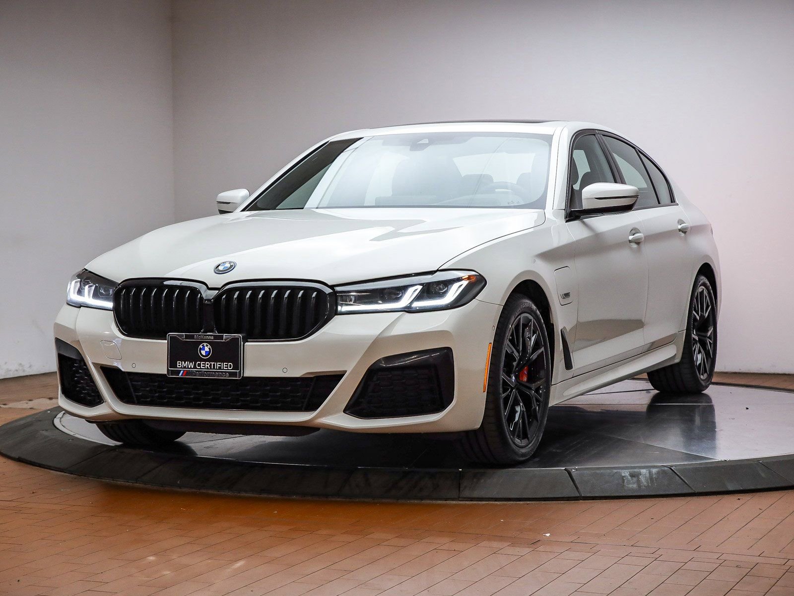 Certified 2023 BMW 530e w/ M Sport Package image 1