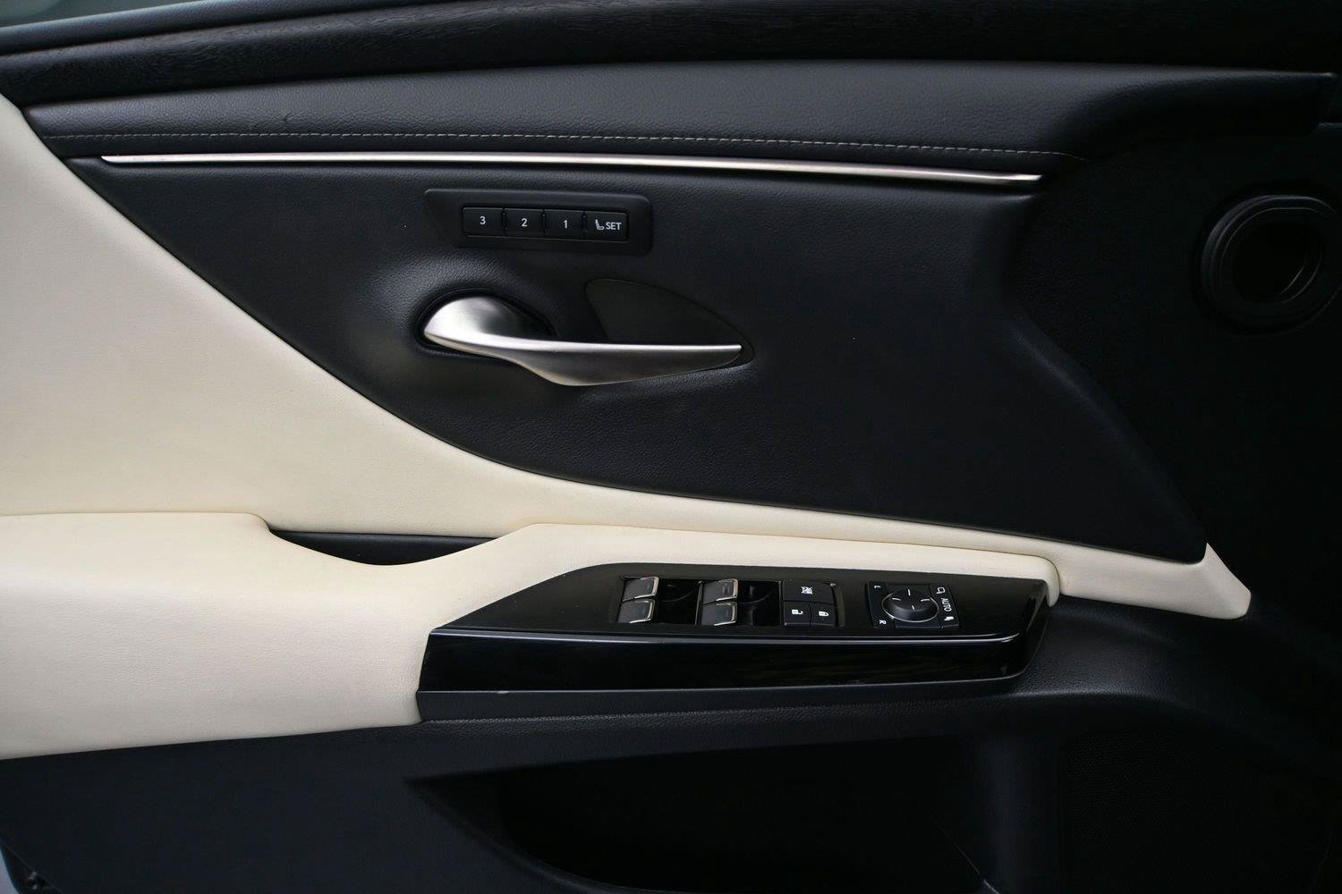 Used 2022 Lexus ES 350 w/ Premium Package FWD image 8