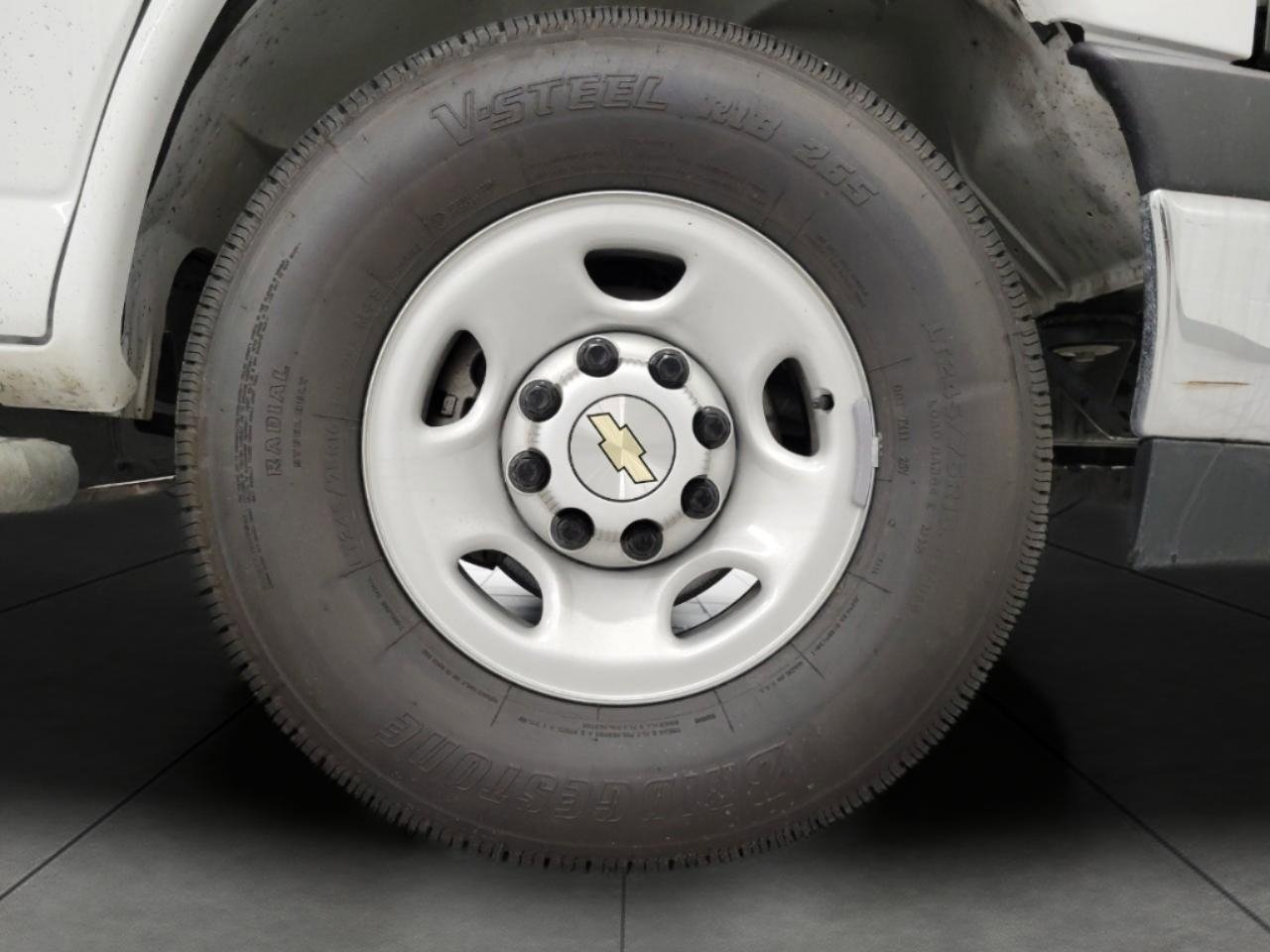 Used 2024 Chevrolet Express 2500 RWD 2500 135 w/ Driver Convenience Package image 4