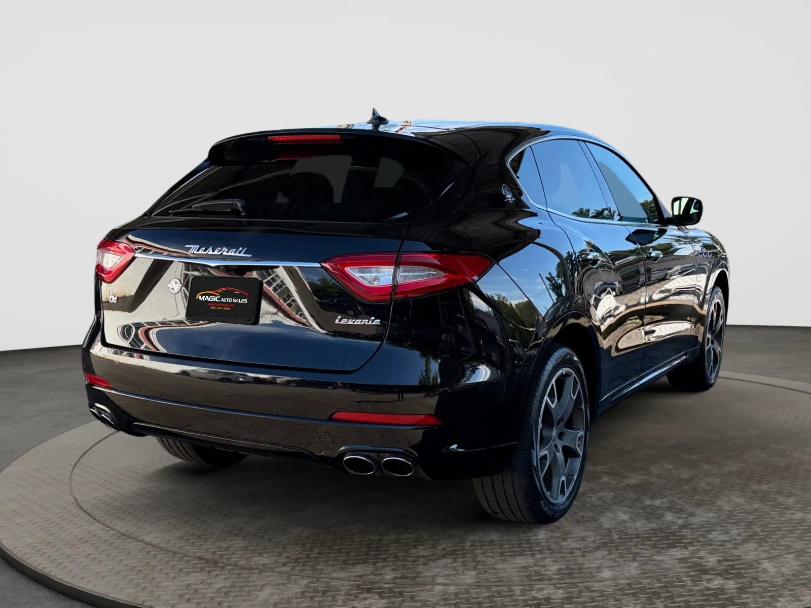 Used 2019 Maserati Levante AWD/4WD image 10