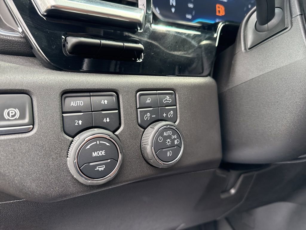 Used 2024 Chevrolet Silverado 2500 High Country w/ Technology Package AWD/4WD image 18