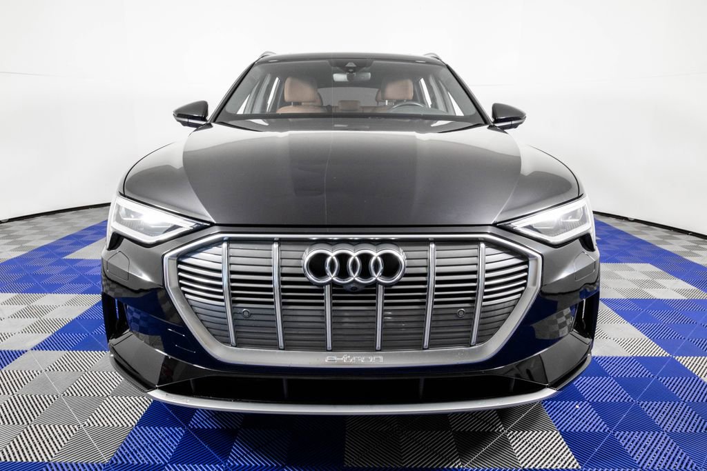 Used 2022 Audi e-tron Premium Plus w/ Premium Plus Package image 2