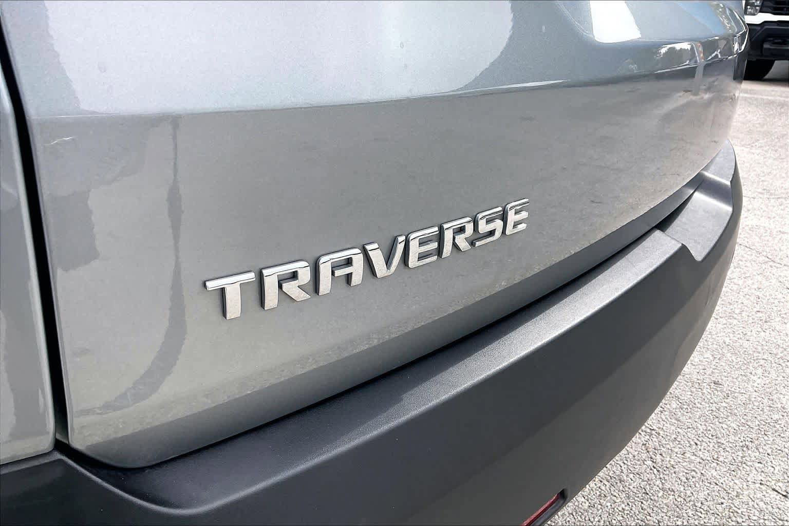 Used 2023 Chevrolet Traverse LS FWD image 31