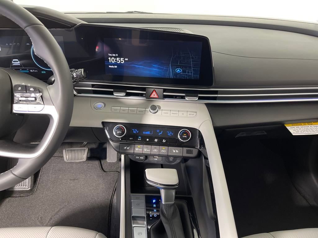 New 2025 Hyundai Elantra Limited image 16