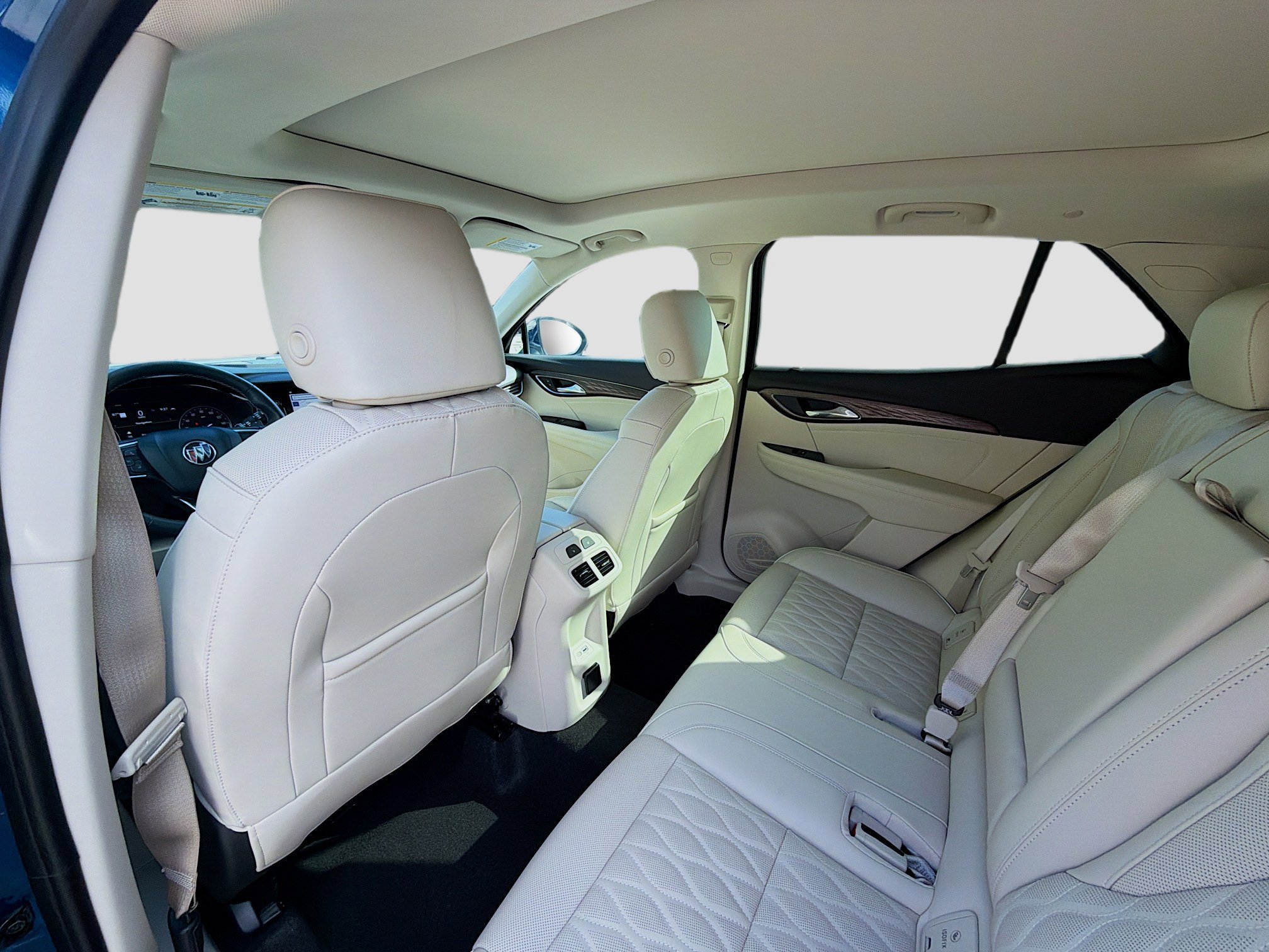 Used 2023 Buick Envision Avenir image 25