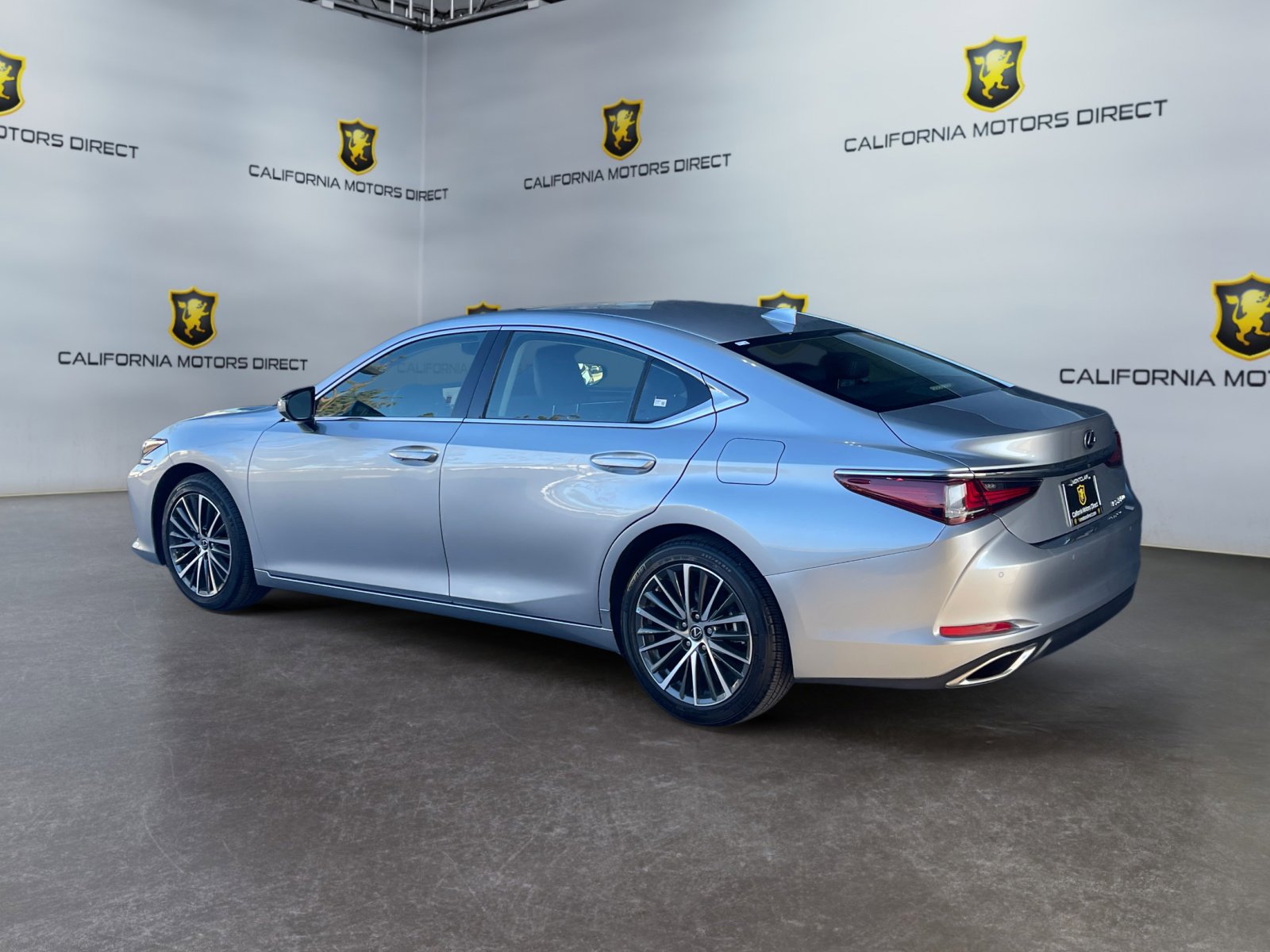 Used 2025 Lexus ES 350 w/ Premium Package image 3