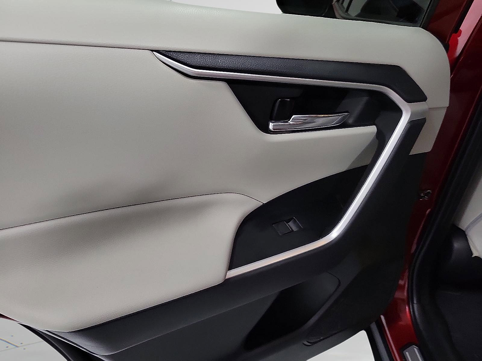 Certified 2021 Toyota RAV4 XLE Premium image 9