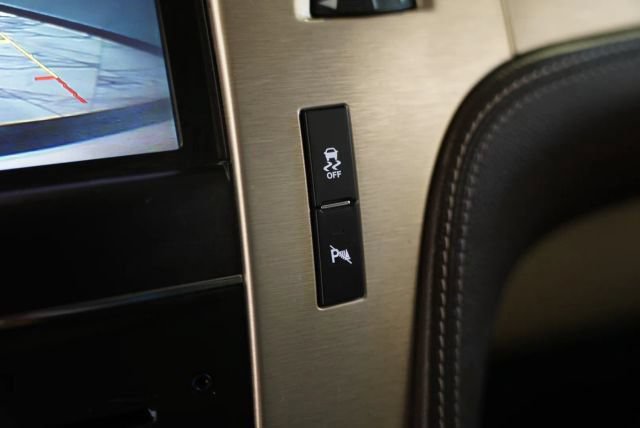 Used 2013 Cadillac Escalade Platinum AWD/4WD image 30