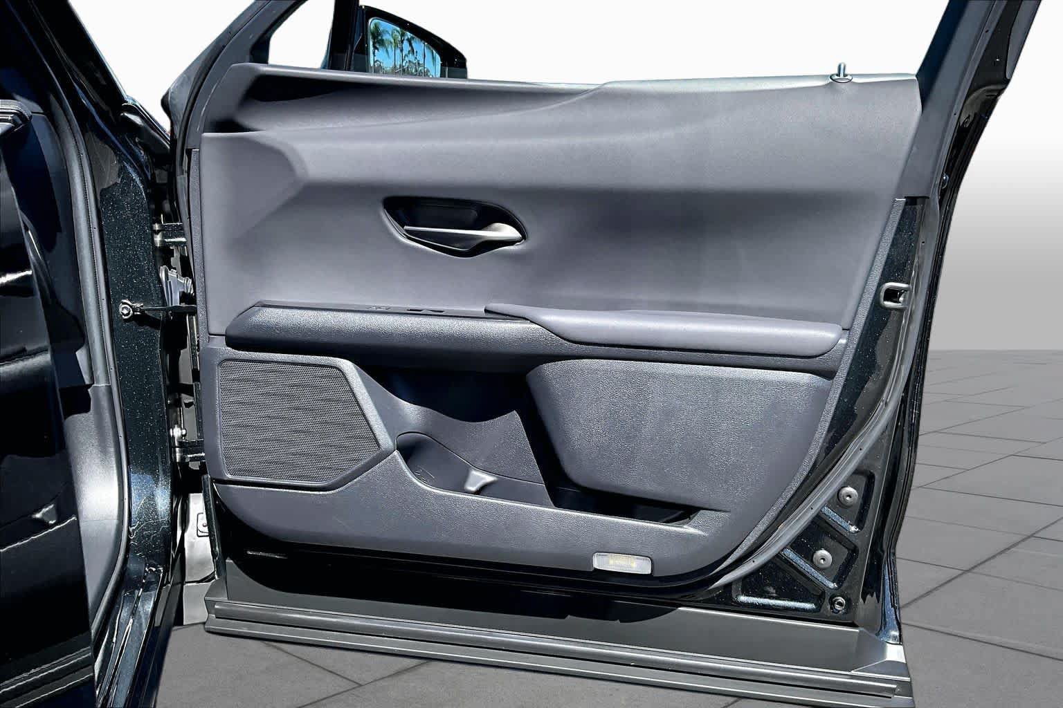 Used 2022 Lexus UX 200 w/ Accessory Package (Z1) FWD image 21