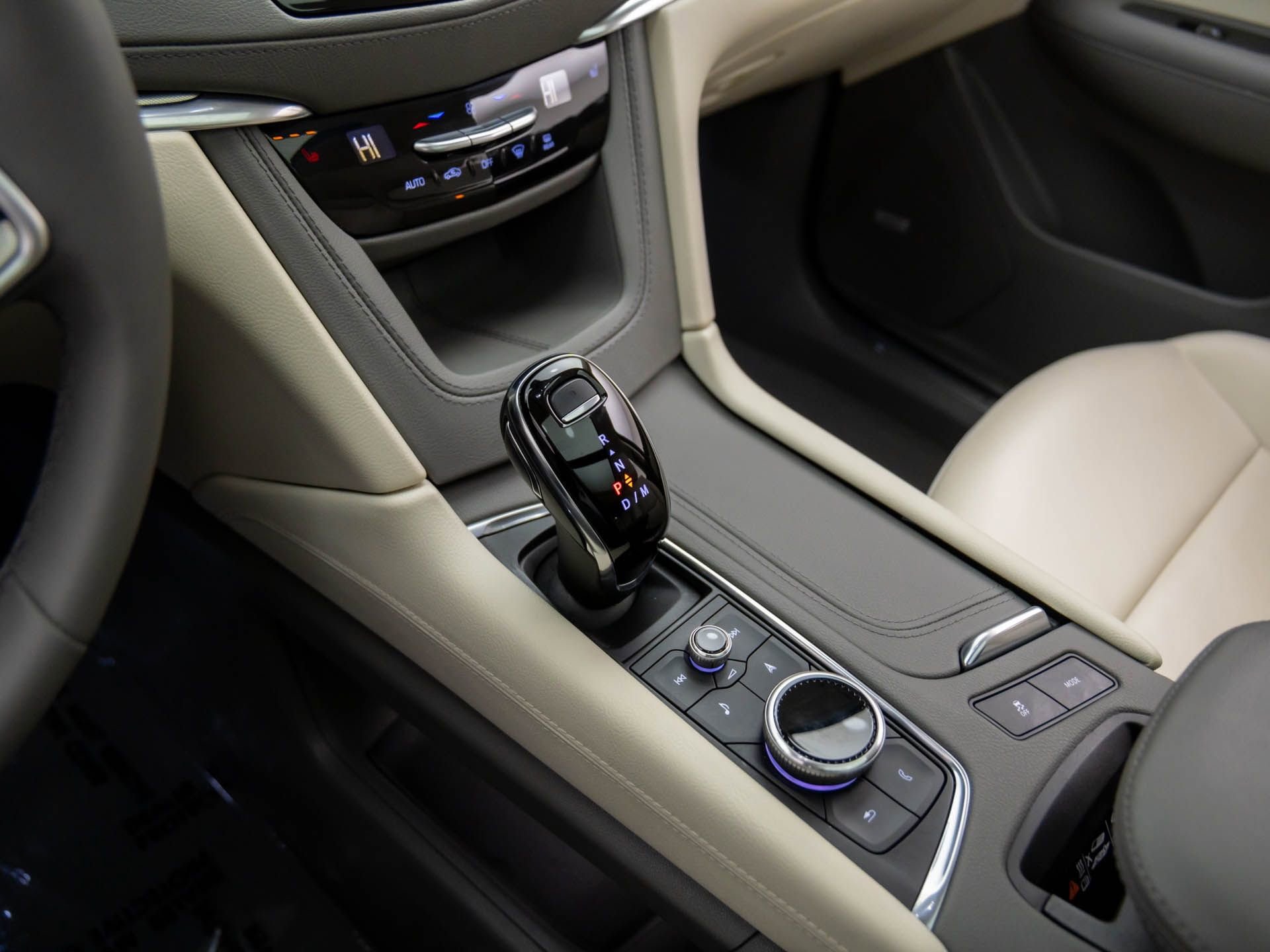 Certified 2025 Cadillac XT5 Premium Luxury w/ LPO, Floor Liner Package image 13