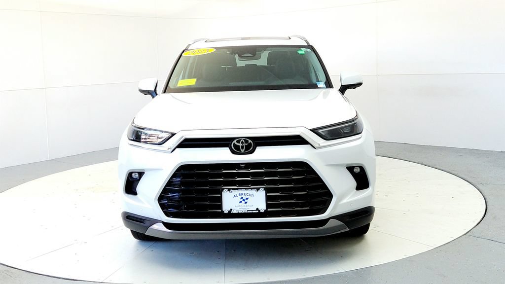 Certified 2025 Toyota Grand Highlander FWD image 8