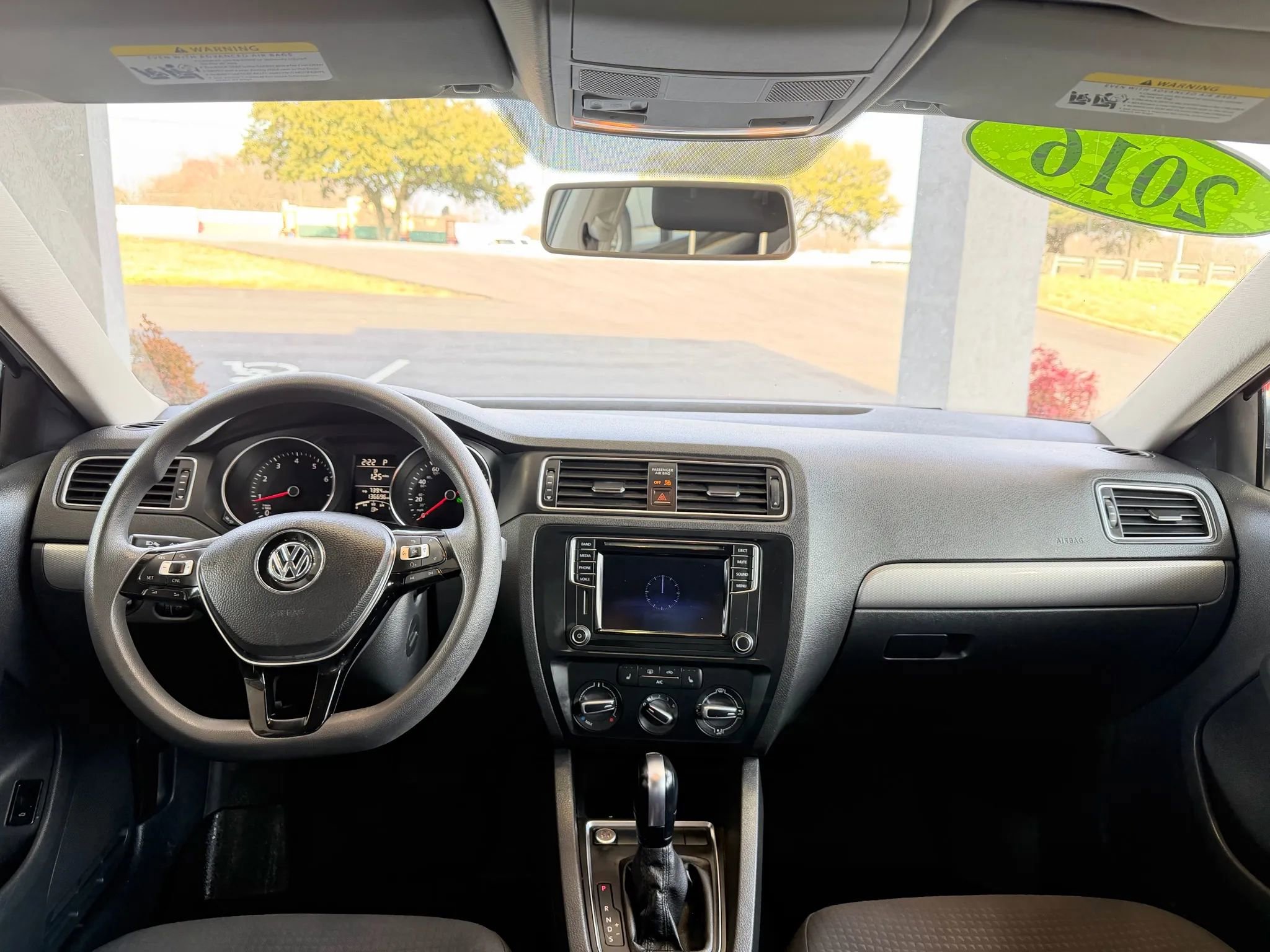 Used 2016 Volkswagen Jetta SE image 9