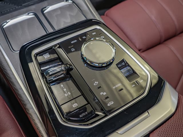 Used 2026 BMW 760i xDrive w/ Executive Package AWD/4WD image 19