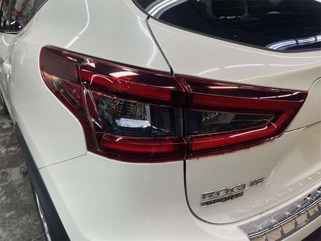 Used 2022 Nissan Rogue Sport SV w/ Technology Package image 12