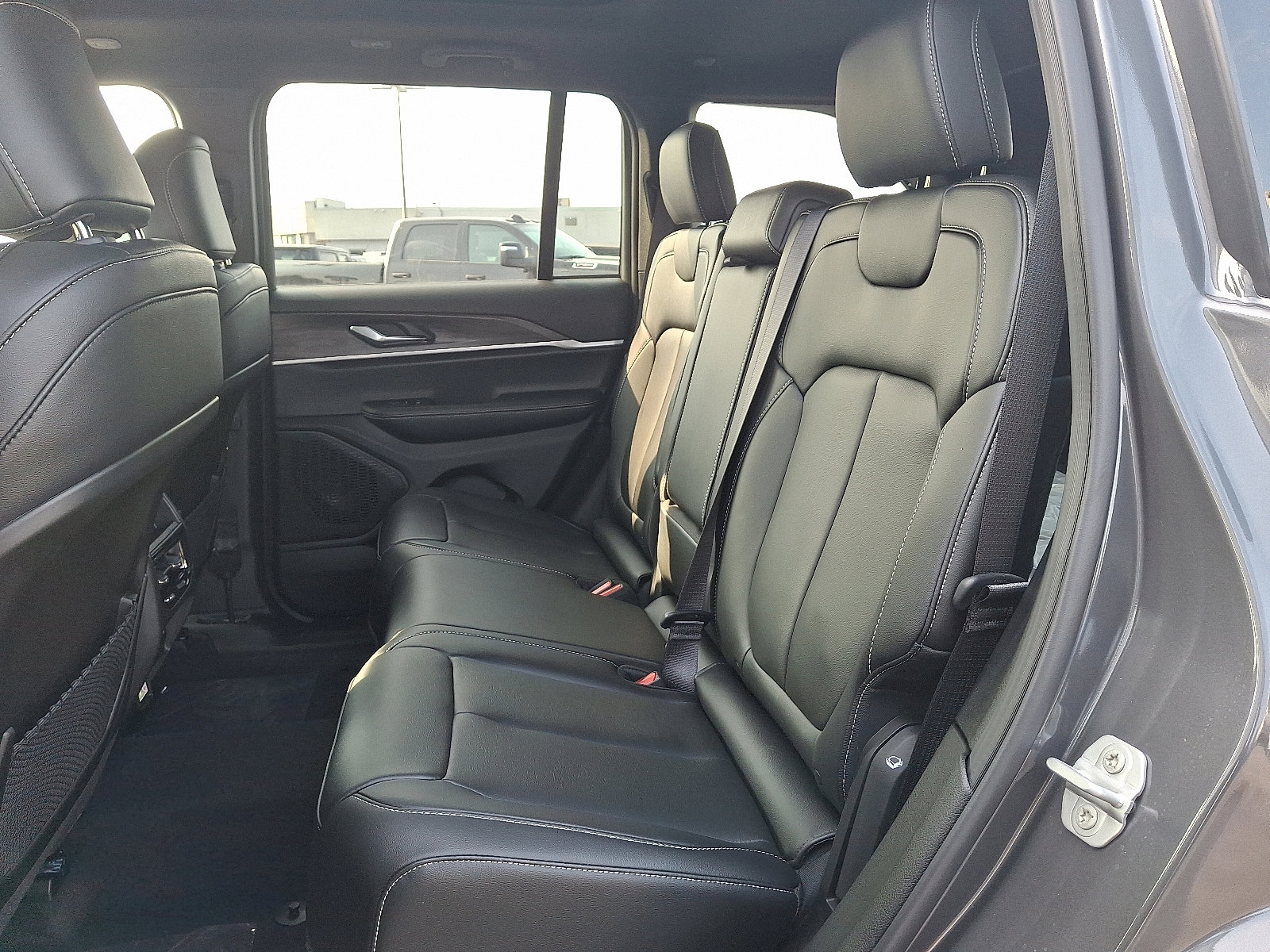 New 2025 Jeep Grand Cherokee Limited w/ Black Appearance Package image 5