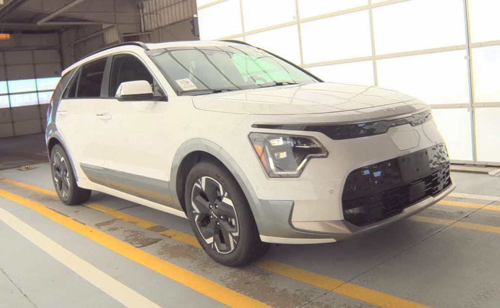 Certified 2023 Kia Niro Wave w/ Wave Preserve Package FWD image 1