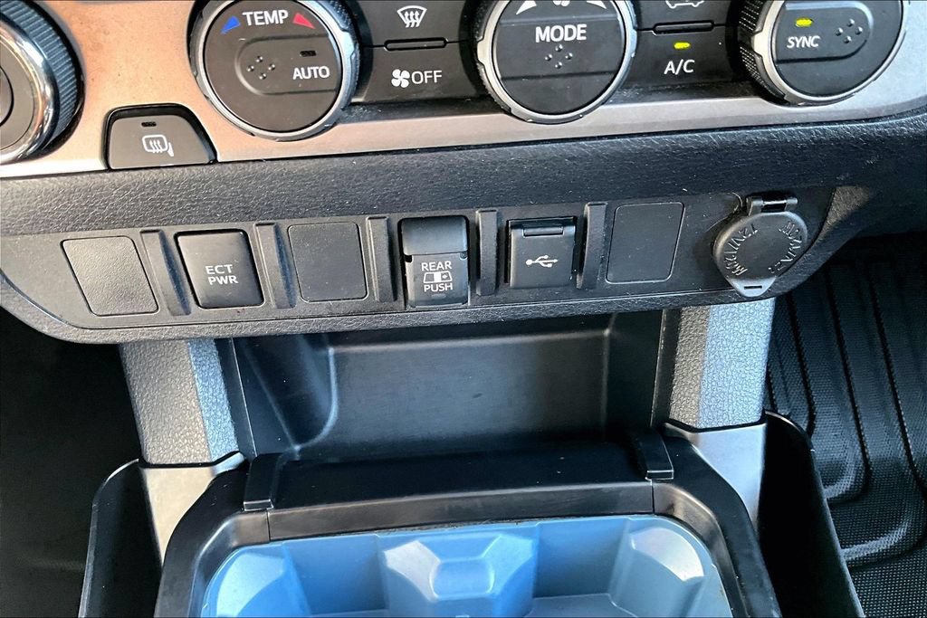 Used 2024 Toyota Tacoma TRD Sport AWD/4WD image 33