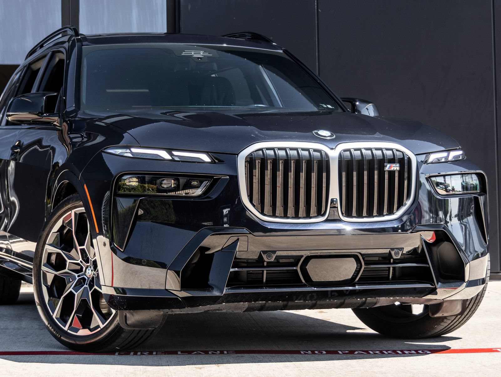Used 2024 BMW X7 M60i AWD/4WD image 5