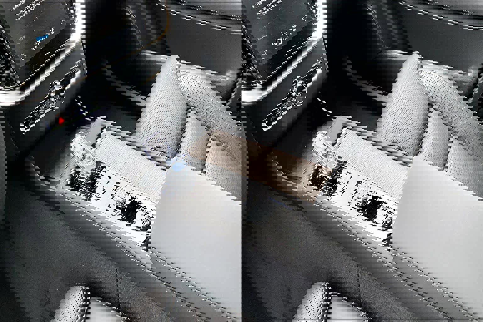 New 2026 Volvo XC90 B6 Ultra w/ Protection Package image 10