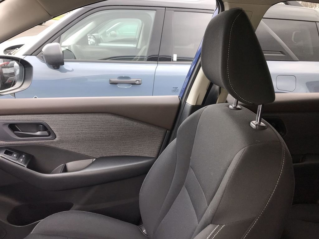 Used 2023 Nissan Rogue S image 22