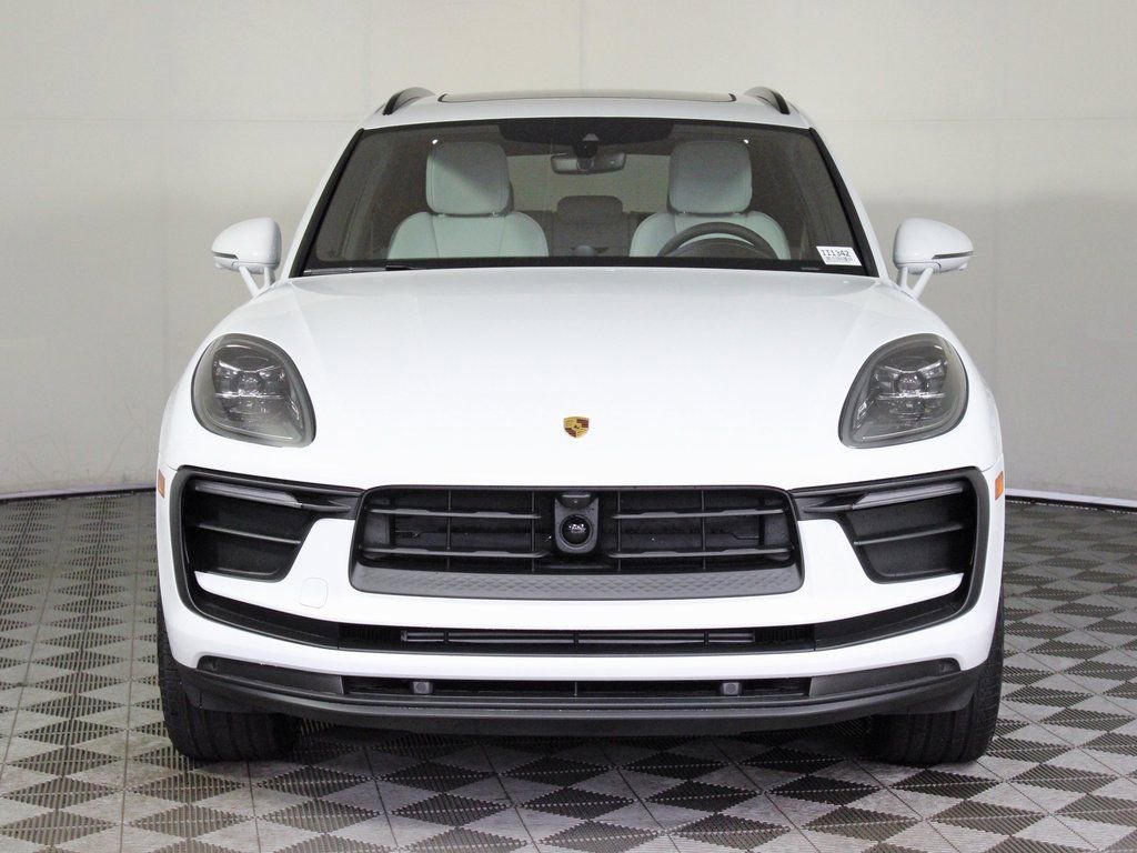 Certified 2025 Porsche Macan image 10