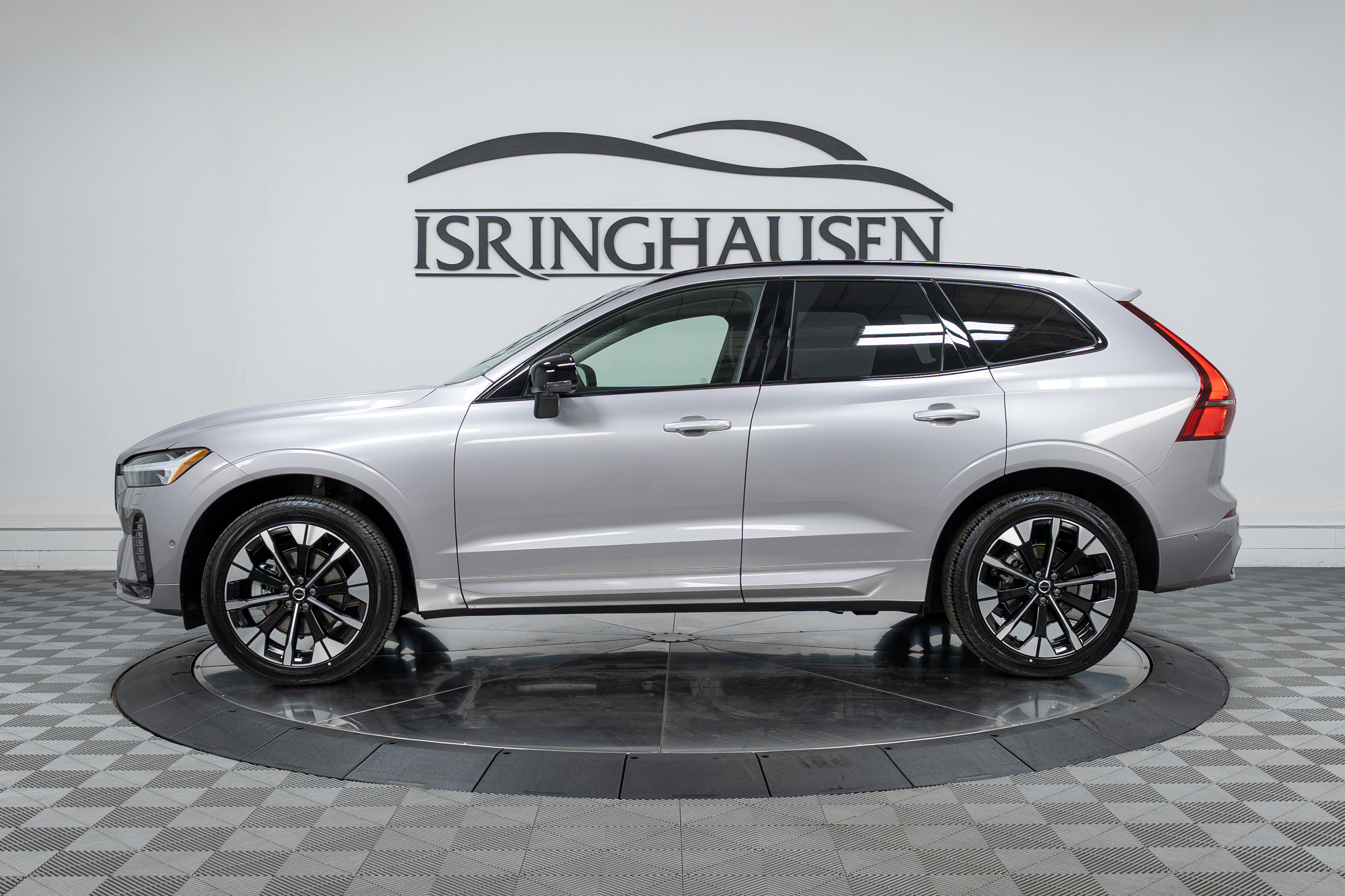 New 2026 Volvo XC60 B5 Plus w/ Climate Package image 8