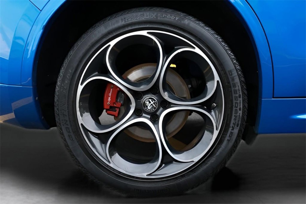 Used 2023 Alfa Romeo Stelvio Veloce image 26