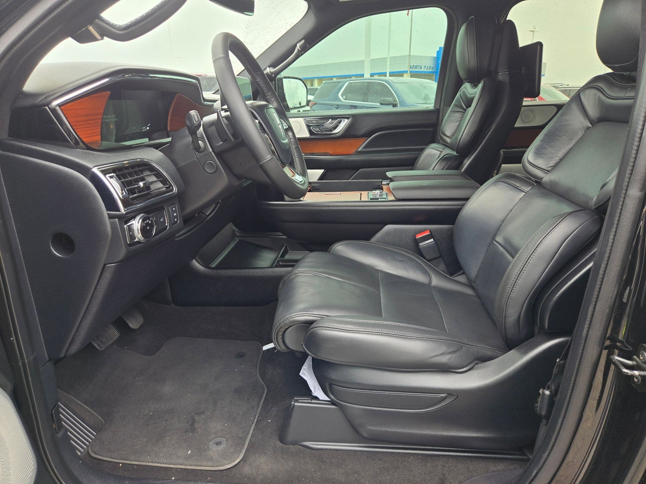 Used 2018 Lincoln Navigator L Reserve w/ Technology Package AWD/4WD image 9