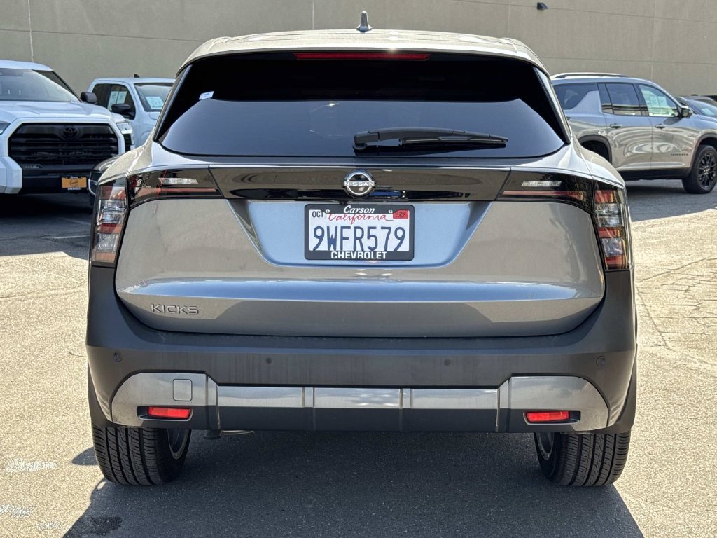 Used 2025 Nissan Kicks SV FWD image 4