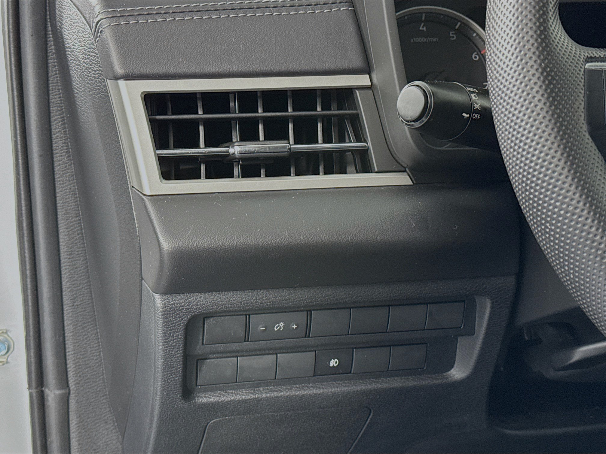 Used 2023 Mitsubishi Outlander ES FWD image 10