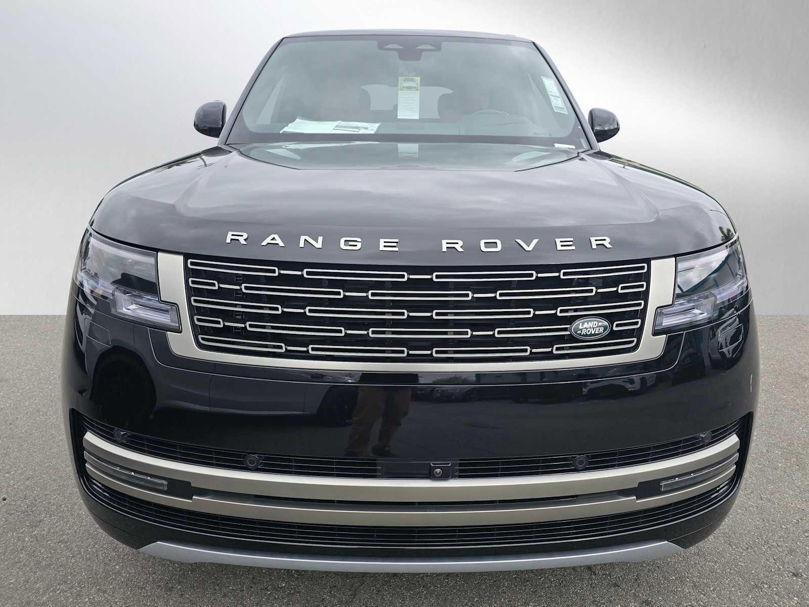 New 2025 Land Rover Range Rover Long Wheelbase SE image 2