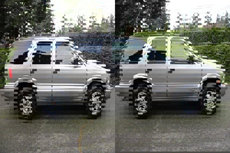 Used 2000 GMC Jimmy SLT w/ Underbody Shield Pkg image 11