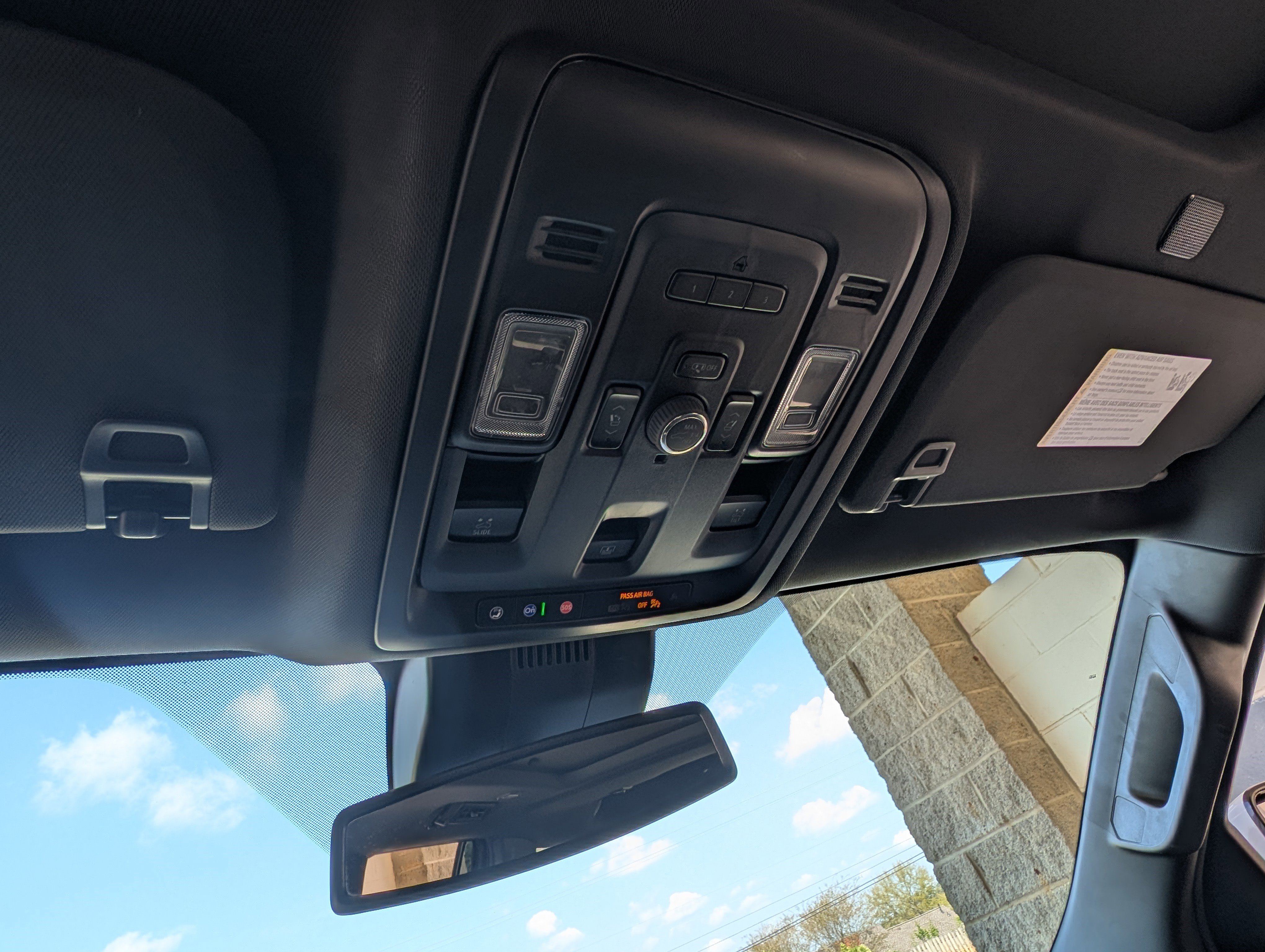 Used 2024 Chevrolet Tahoe Z71 w/ Z71 Off-Road Package AWD/4WD image 32