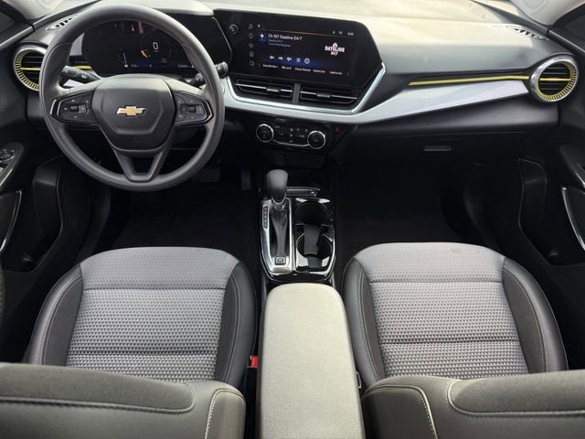 Used 2024 Chevrolet Trax LT w/ Sunroof Package FWD image 11