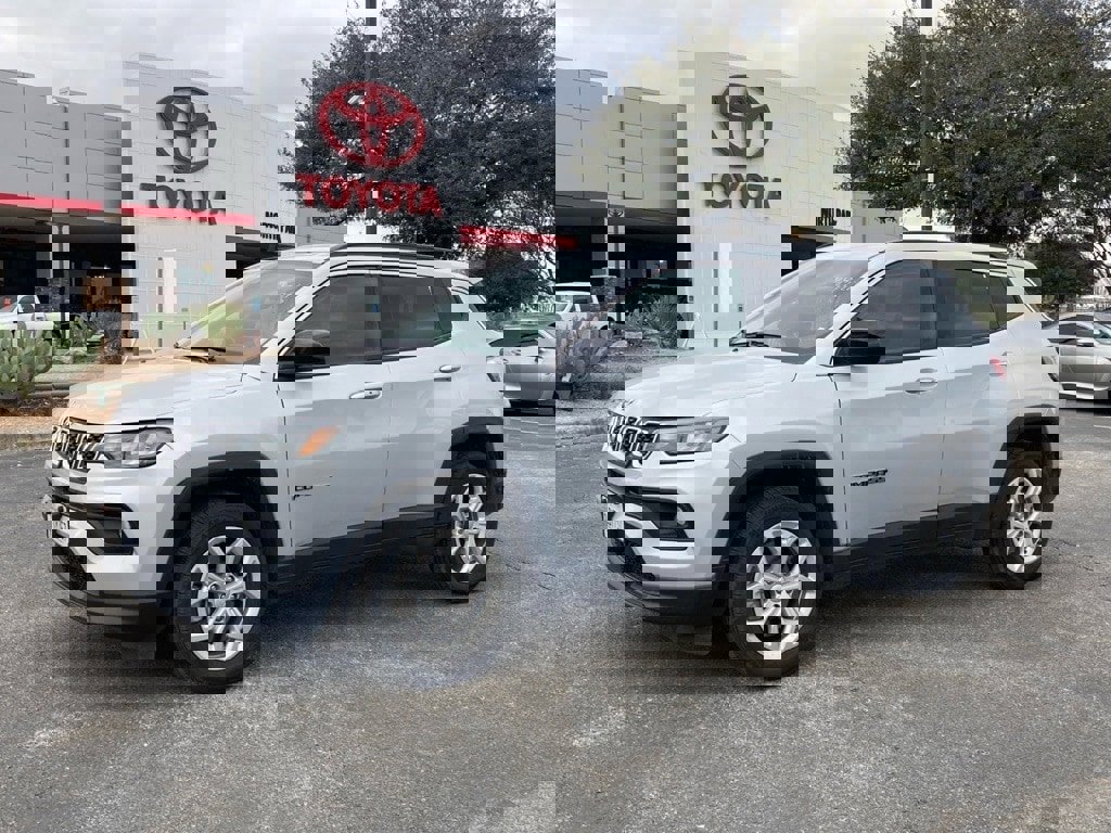 Used 2024 Jeep Compass Latitude