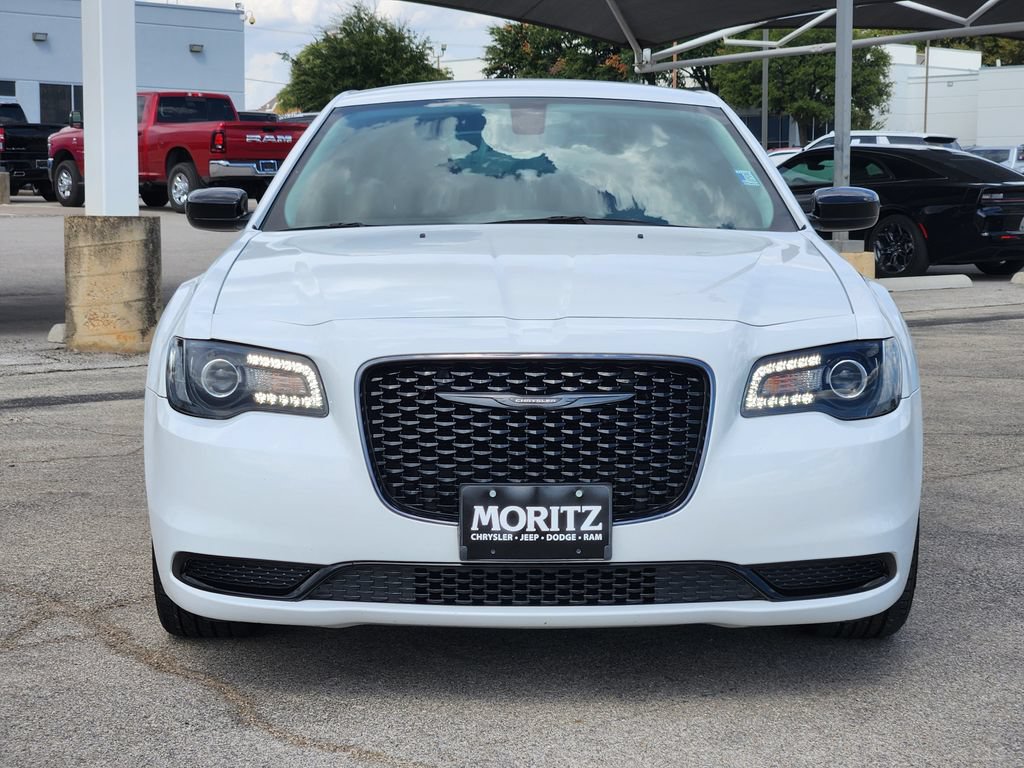 Used 2023 Chrysler 300 Touring w/ Sport Appearance Package RWD image 2