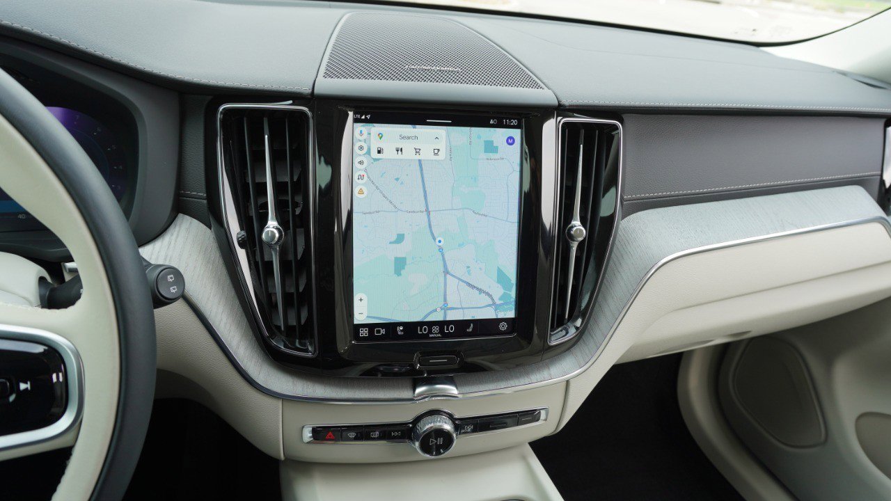 Used 2025 Volvo XC60 B5 Ultra w/ Protection Package Premier image 16