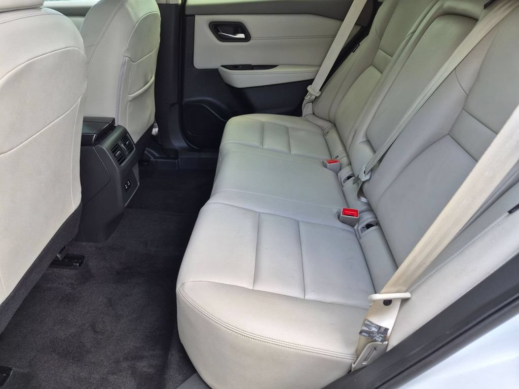 Used 2025 Nissan Rogue SL AWD/4WD image 25