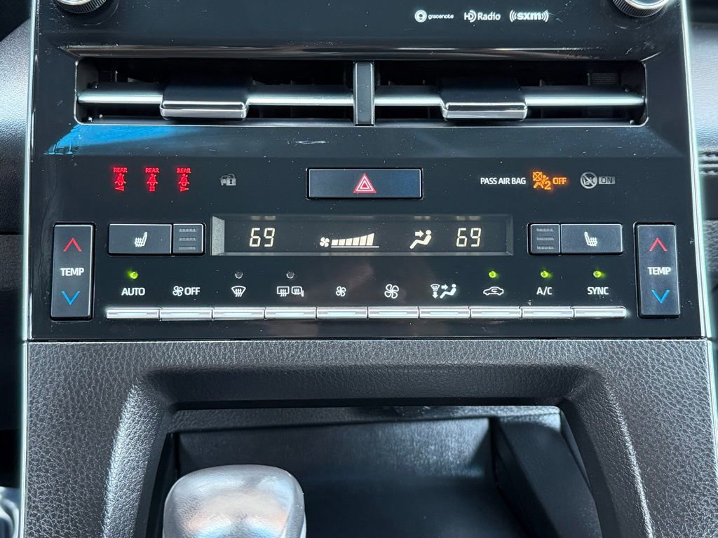 Used 2022 Toyota Avalon XLE FWD image 25