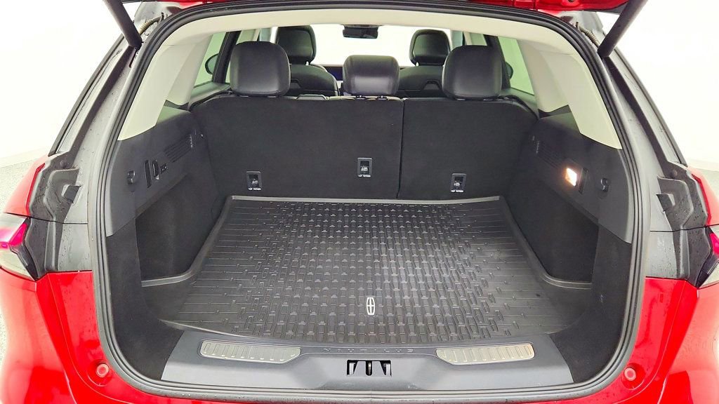 Used 2025 Lincoln Nautilus Reserve image 24