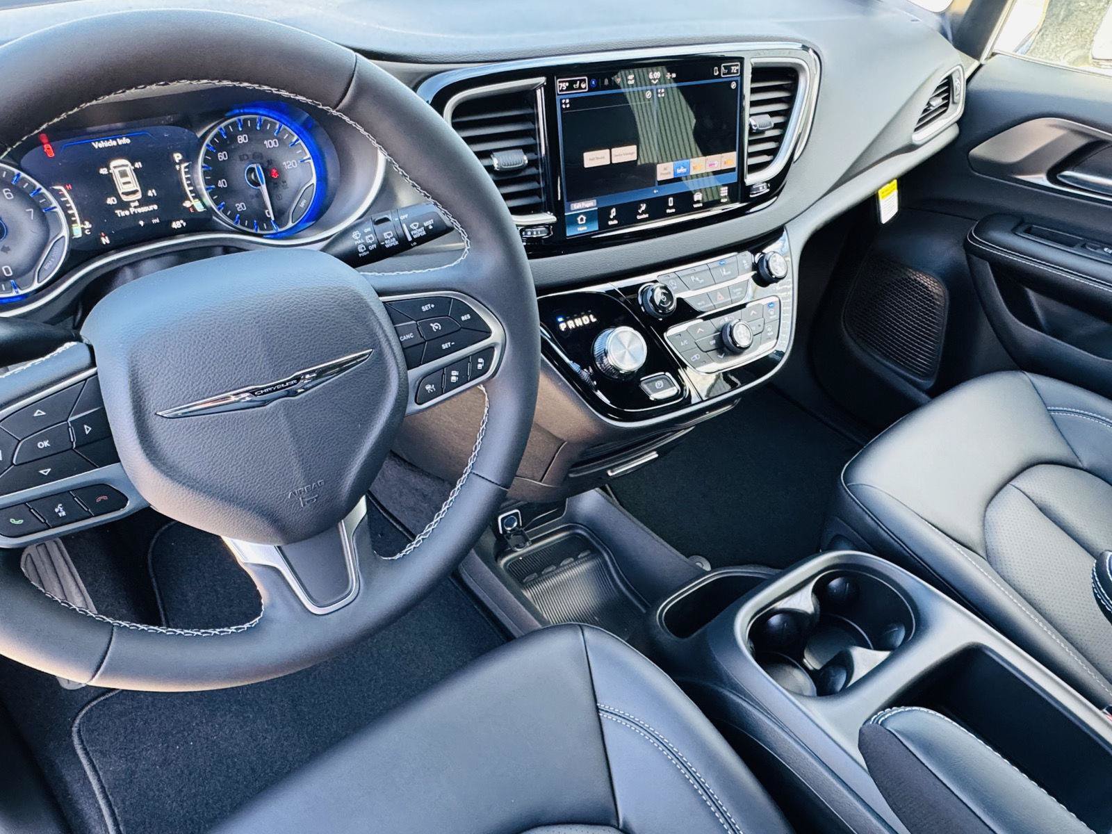 New 2026 Chrysler Voyager LX FWD image 18