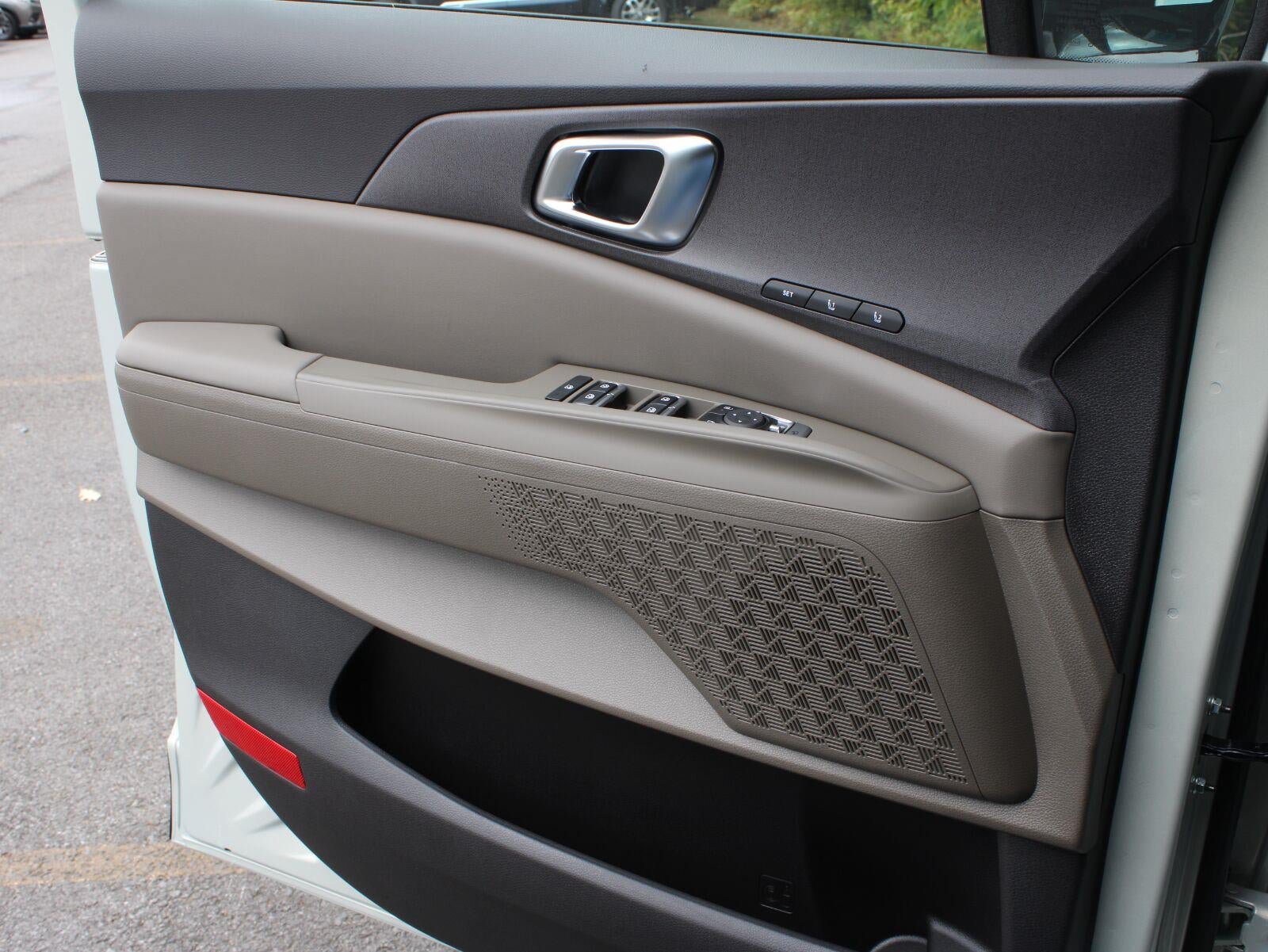 New 2027 Kia Carnival EX FWD image 10