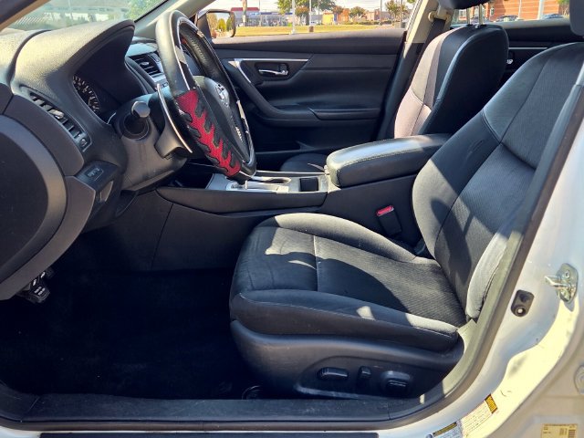 Used 2017 Nissan Altima 2.5 SR w/ Midnight Edition Package FWD image 5