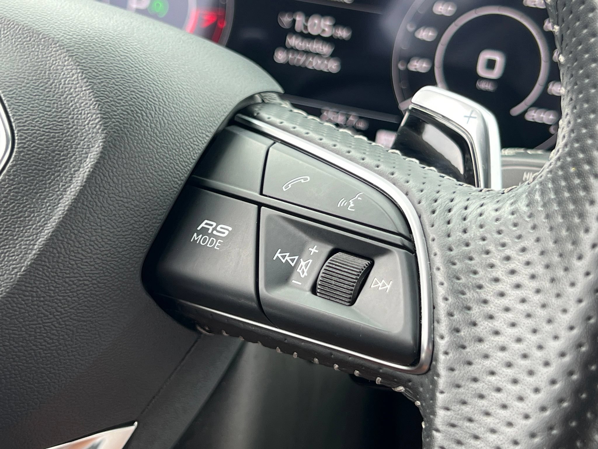 Used 2021 Audi RS Q8 w/ Carbon Optic Package AWD/4WD image 28
