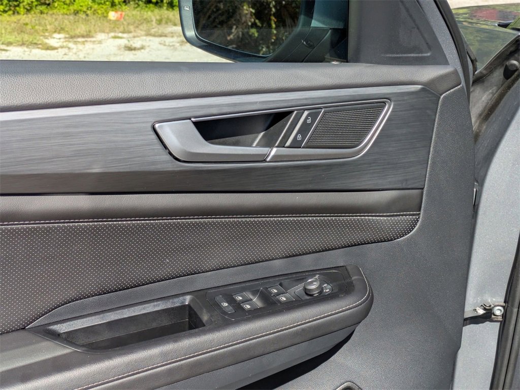 Used 2025 Volkswagen Atlas Cross Sport SE image 13