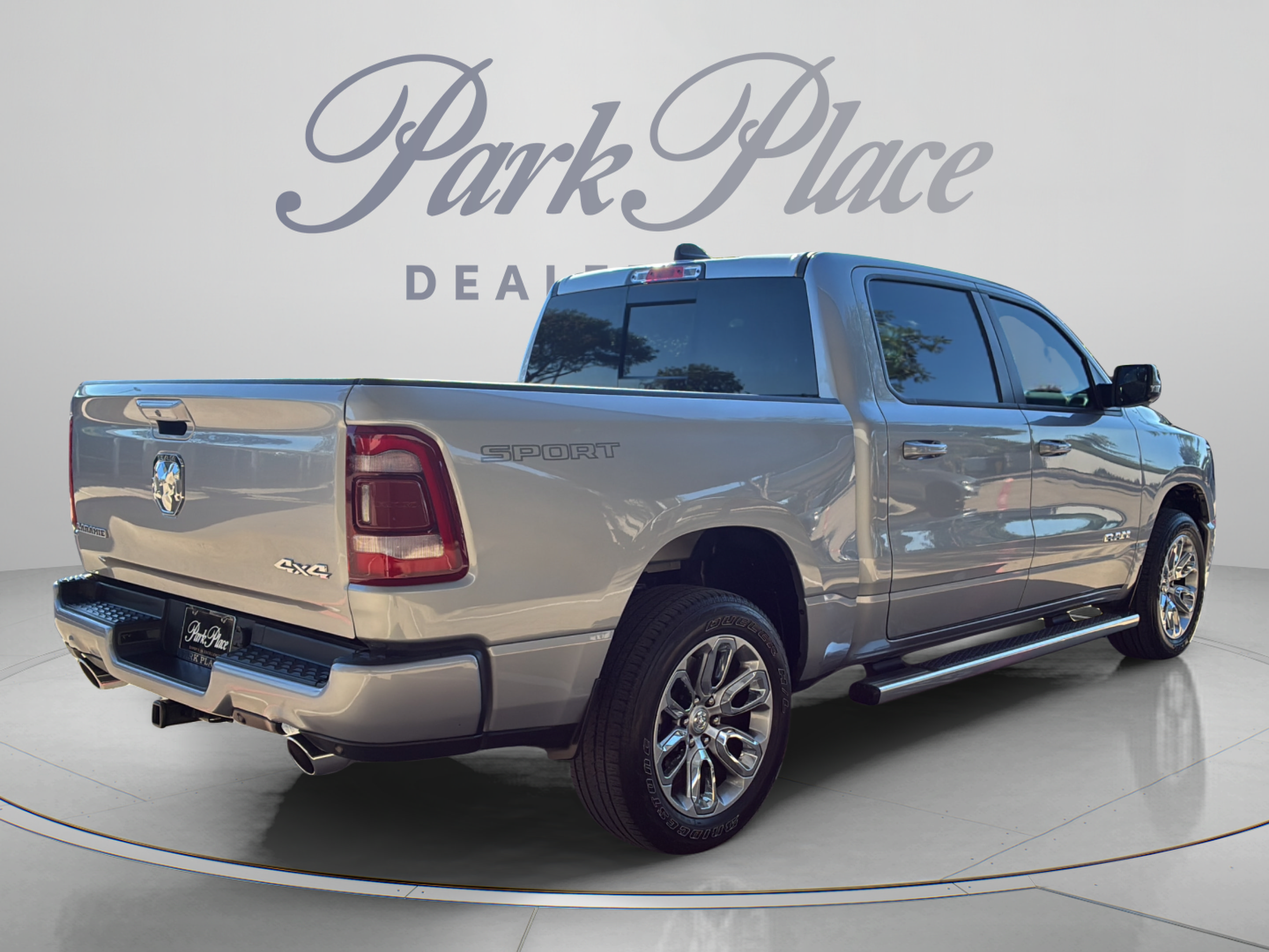 Used 2023 RAM 1500 Laramie AWD/4WD image 5